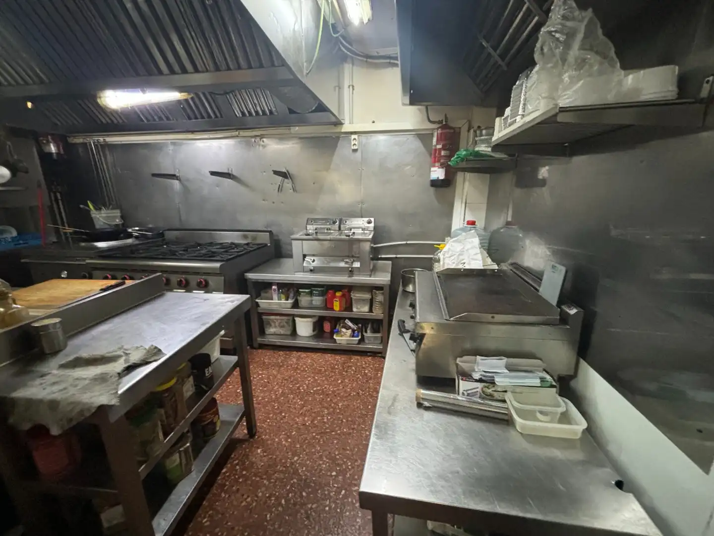 Business premises for transfer in Sants - Montjuïc, imagen 2