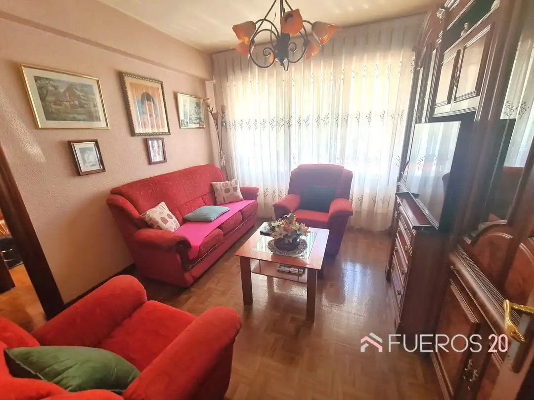 Sala d'estar de Pis en venda en Barakaldo  amb Calefacció, Jardí privat i Terrassa