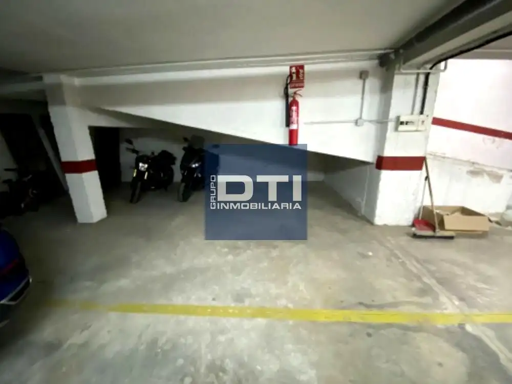 Parkplatz von Garage zum Verkauf in Huelva