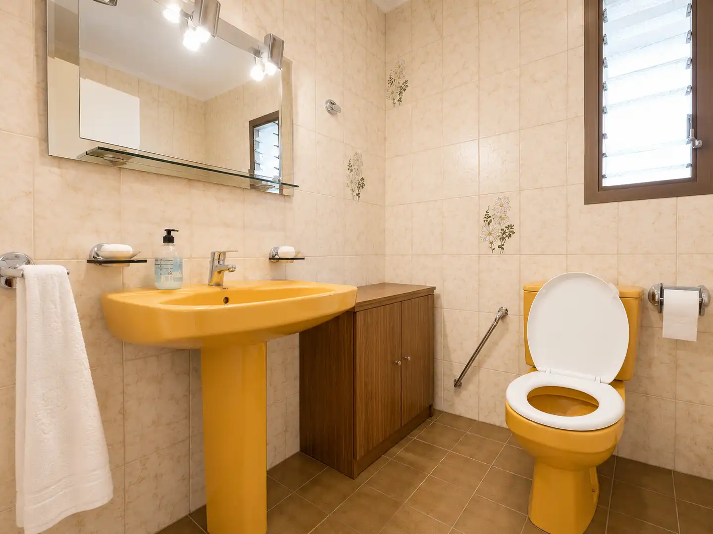 Baño de Piso en venta en Valencia con Aire acondicionado, Amueblado y Balcón