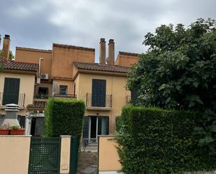 Vista exterior de Casa adosada en venda en Simancas amb Terrassa i Balcó