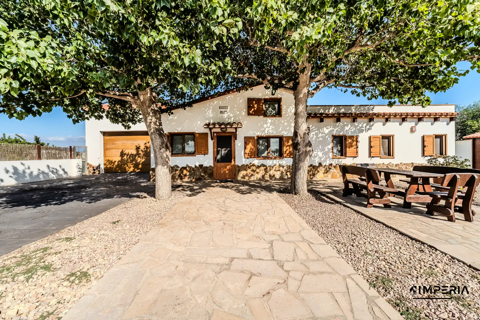 Maison rustique avec terrasse à vendre à N/A