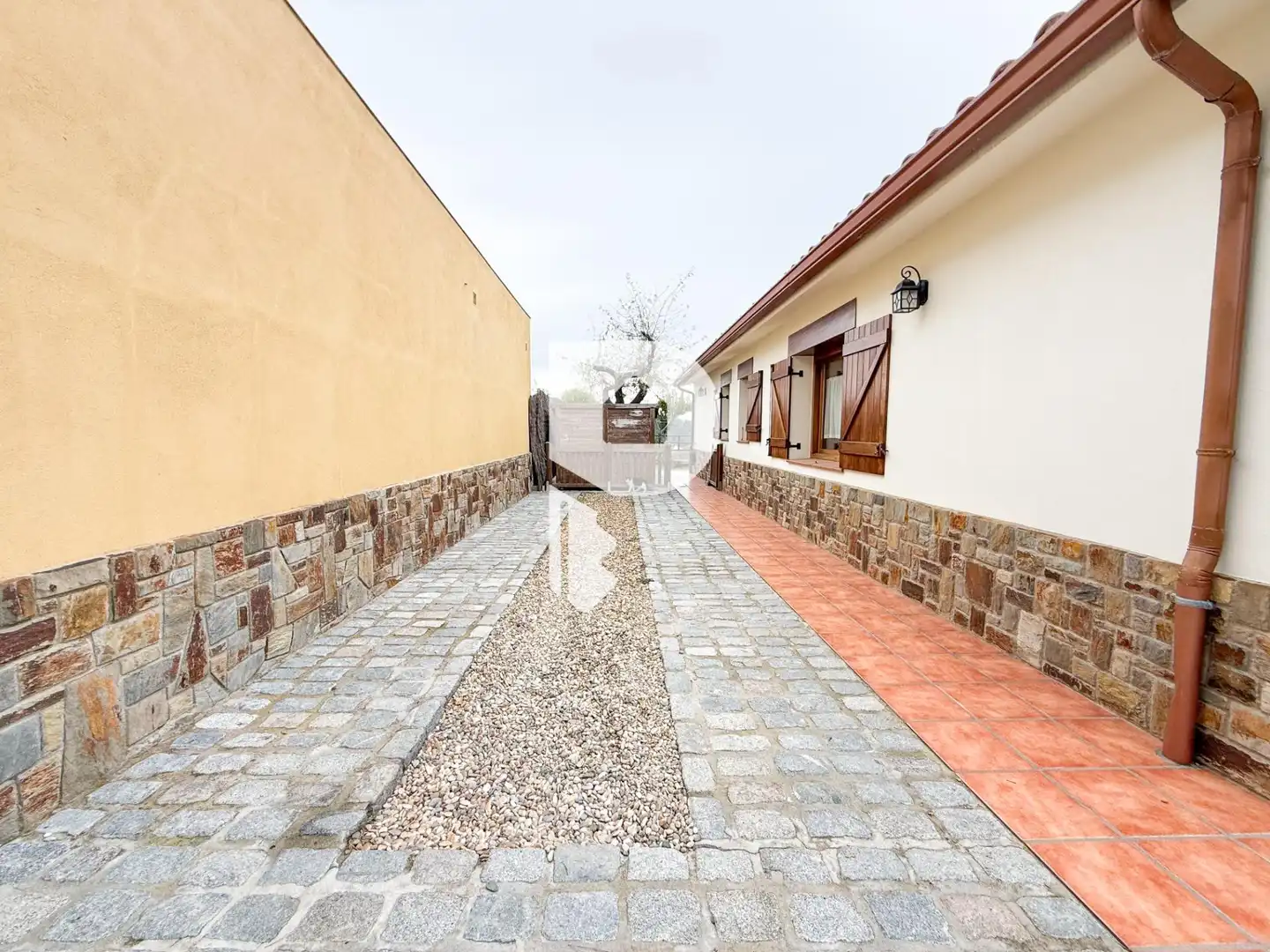 Exterior view of Houses for sale in Rubí  with Private garden, Terrace and Balcony