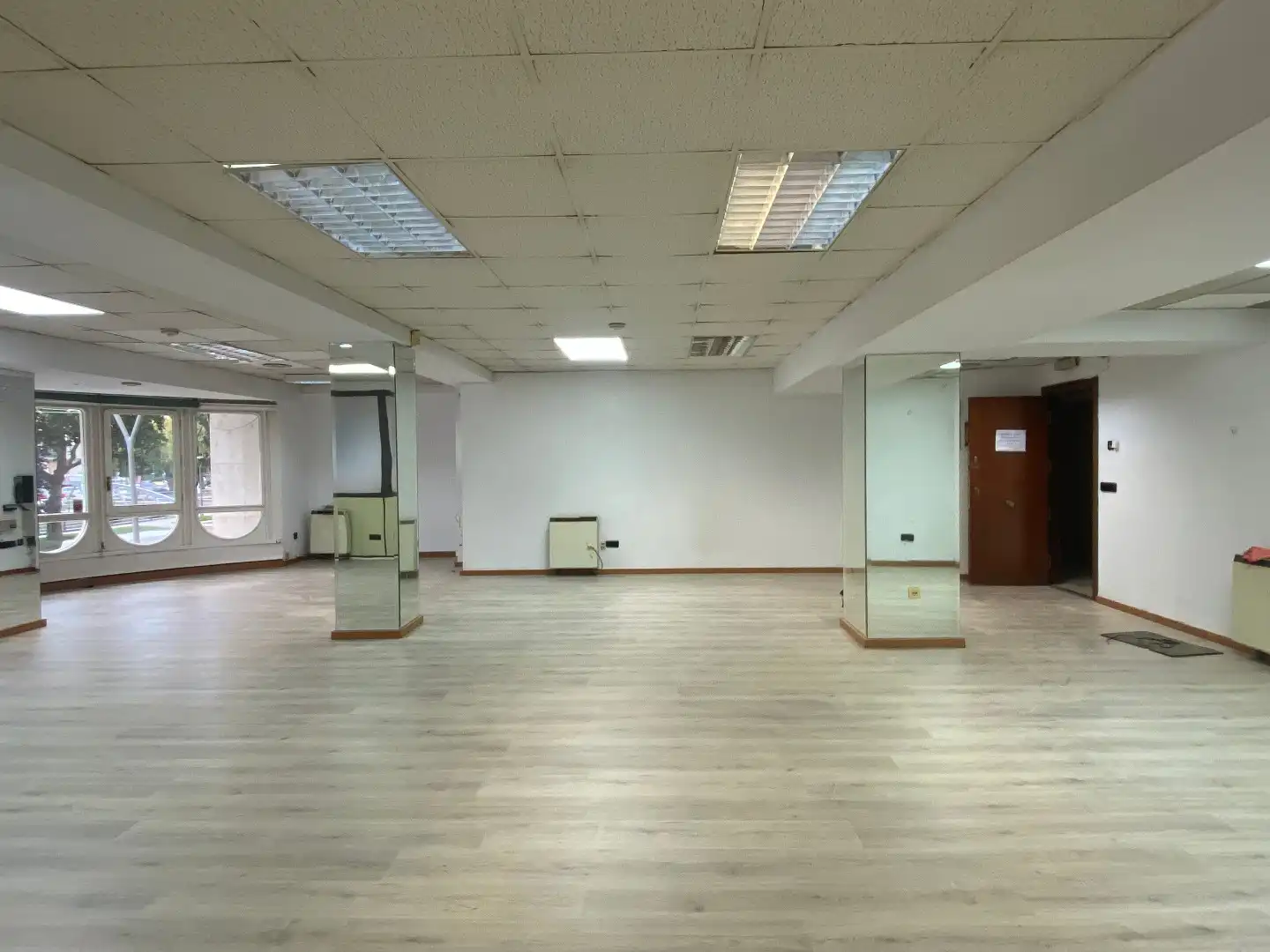 Oficina de lloguer a Avenida Reyes Católicos, imagen 2