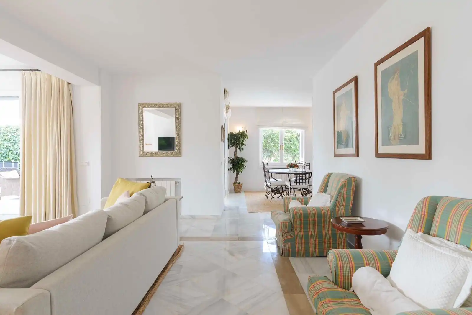 Sala d'estar de Casa o xalet de lloguer en Marbella amb Jardí privat, Terrassa i Piscina
