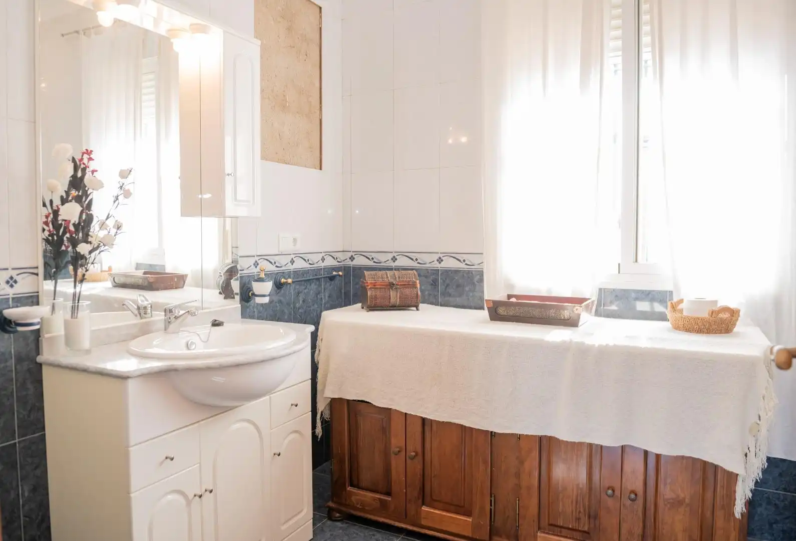 Bathroom of Houses for sale in Cuevas Bajas  with Air Conditioner, Terrace and Storage room