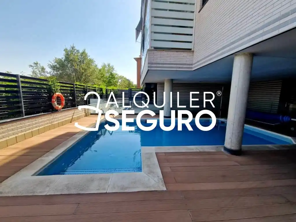 Swimming pool of Flat for rent in Móstoles  with Air Conditioner, Heating and Terrace