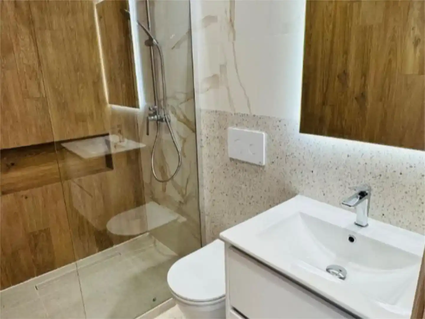 Badezimmer von Wohnung zur Miete in Oviedo 