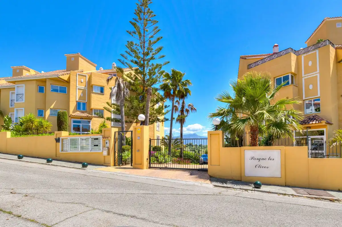 Außenansicht von Wohnungen zum Verkauf in Estepona mit Klimaanlage, Terrasse und Abstellraum