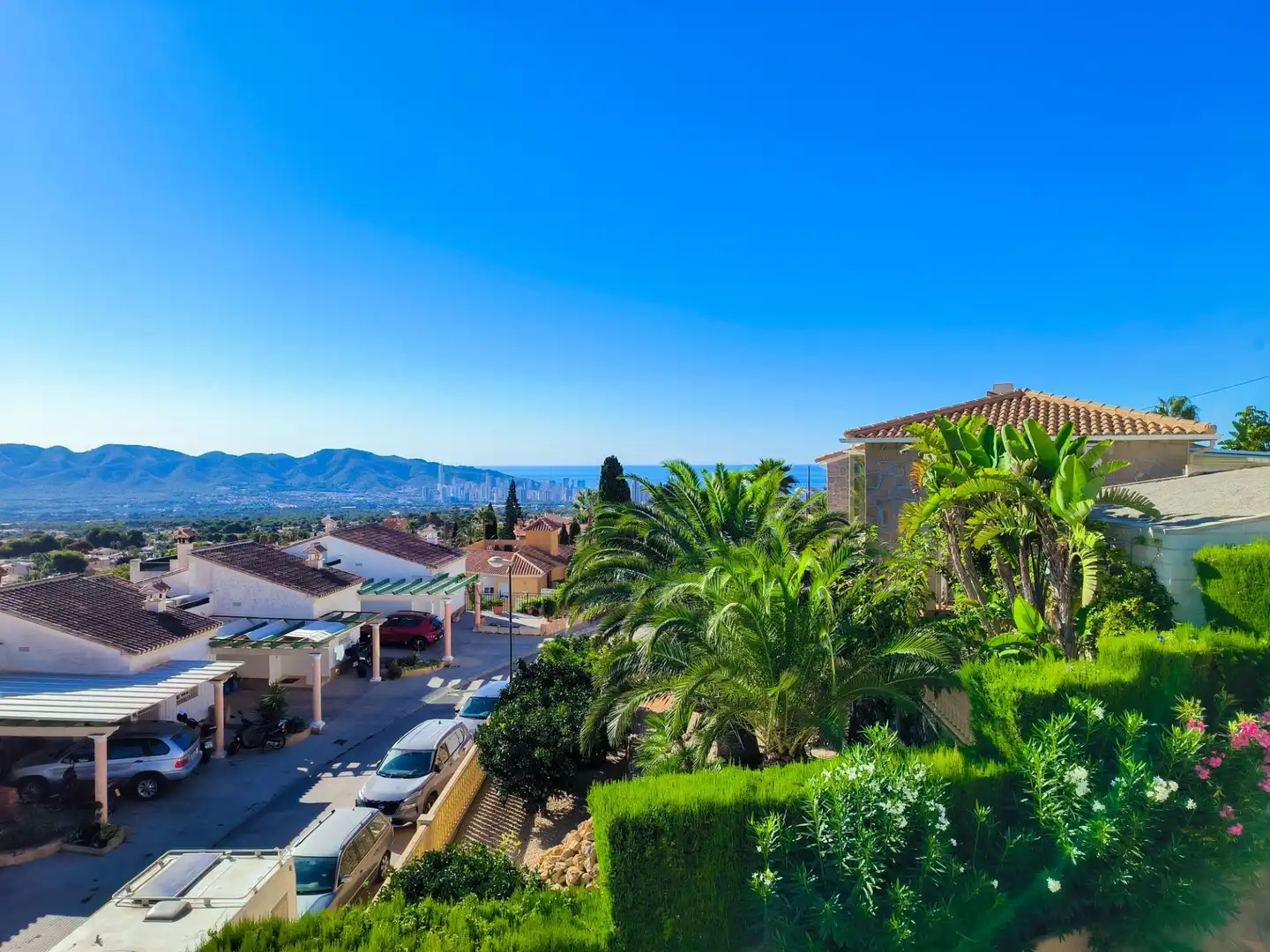 Vista exterior de Casa o chalet en venta en La Nucia con Aire acondicionado, Jardín privado y Terraza
