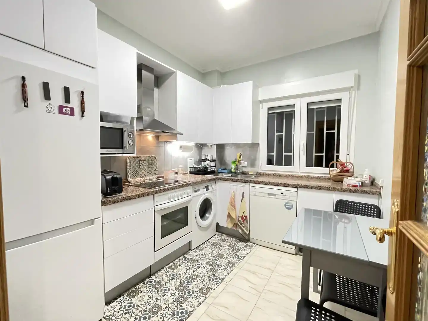 Kitchen of Flat for share in  Logroño  with Air Conditioner, Parquet flooring and Furnished