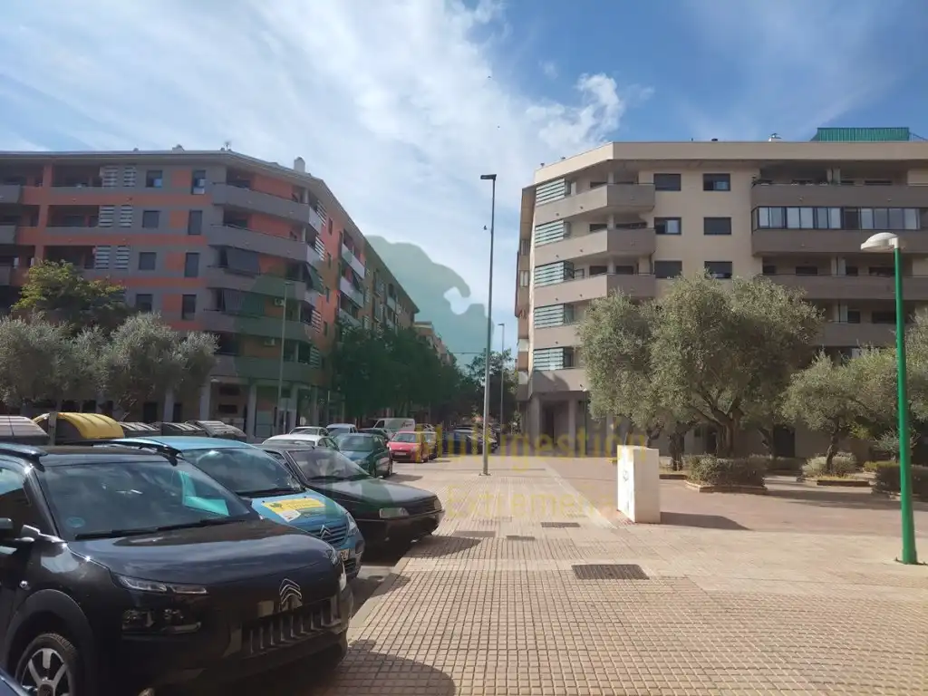 Aparcament de Pis en venda en Cáceres amb Terrassa, Forn i Rentadora