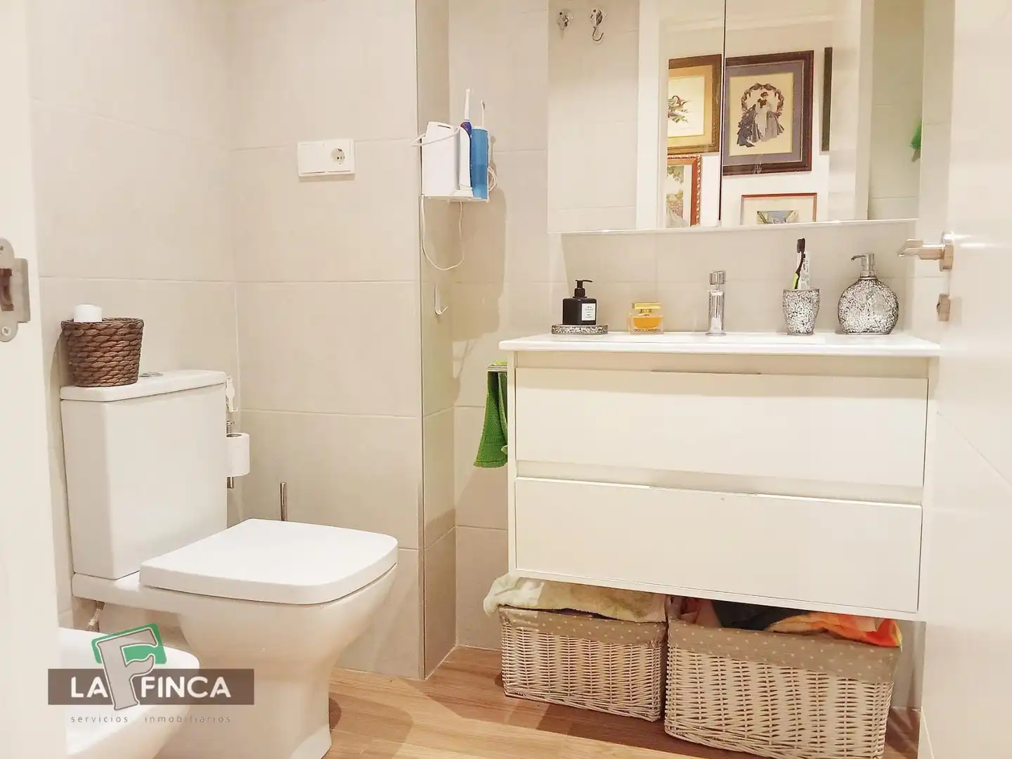 Badezimmer von Wohnung zum Verkauf in Oviedo  mit Heizung, Terrasse und Abstellraum