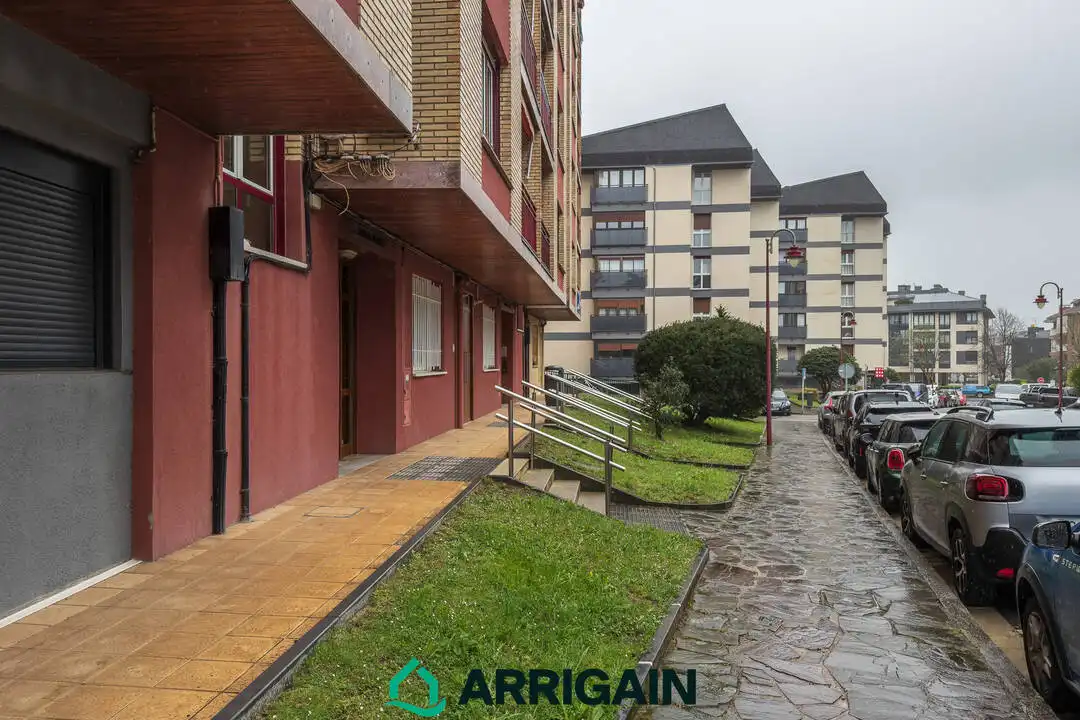 Außenansicht von Büro zum Verkauf in Zarautz mit Klimaanlage