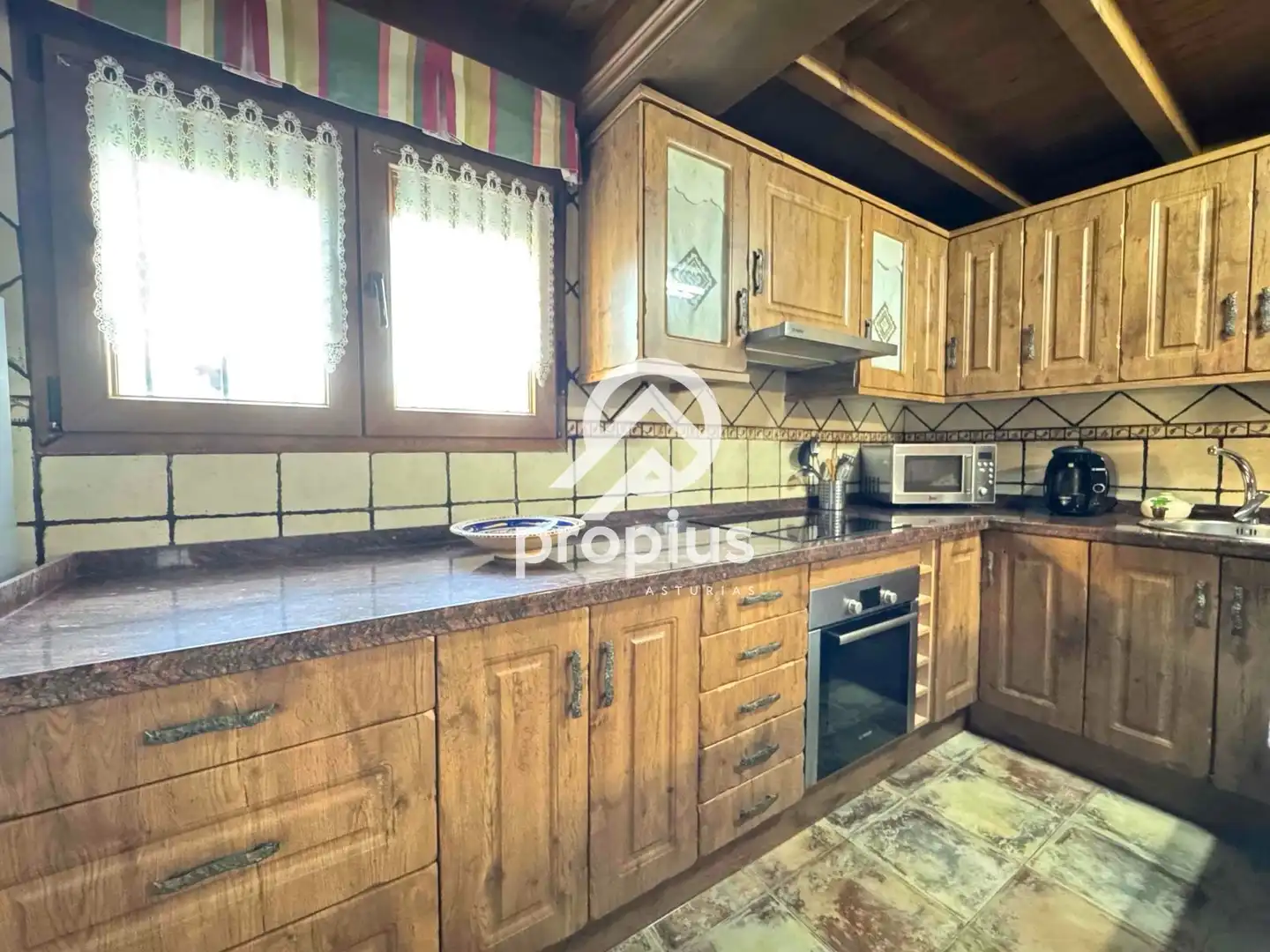 Cocina de Casa o chalet en venta en Parres con Calefacción, Jardín privado y Parquet
