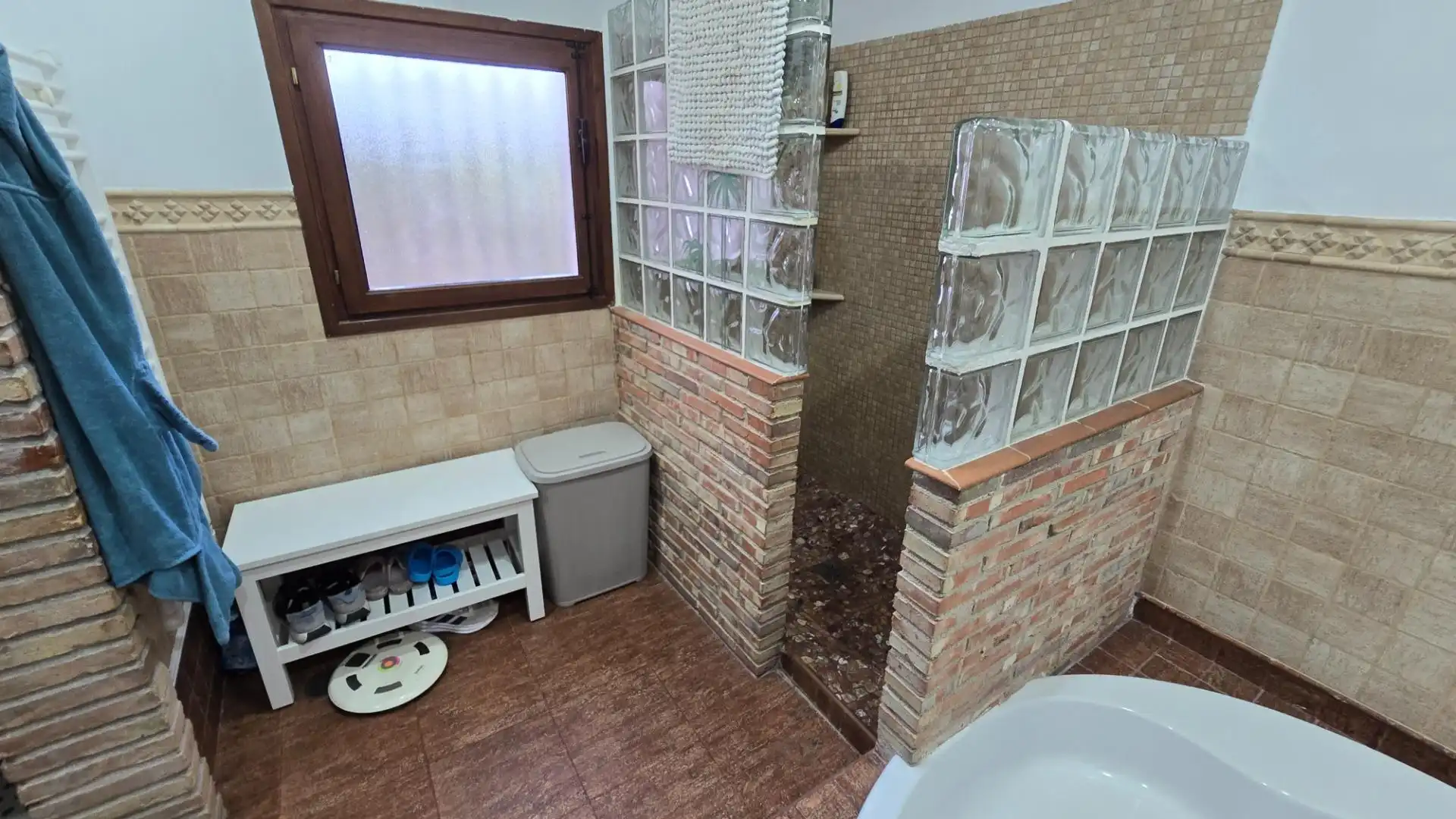 Bathroom of Houses for sale in Elche / Elx  with Air Conditioner, Private garden and Terrace