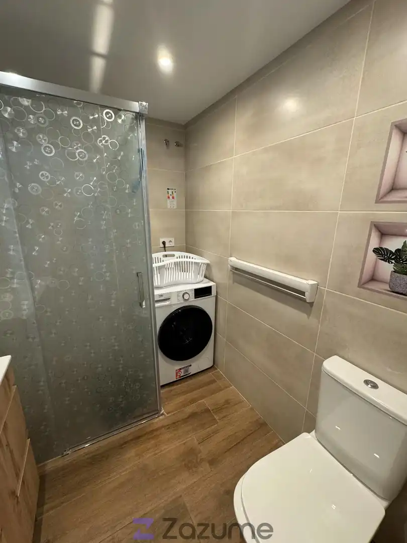 Baño de Apartamento de alquiler en Fuengirola con Aire acondicionado, Jardín privado y Amueblado