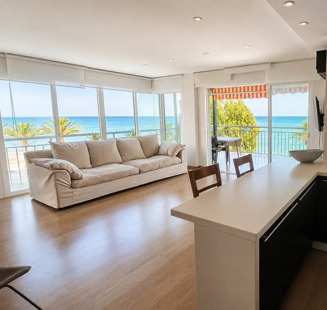 Sala d'estar de Apartament en venda en Benicasim / Benicàssim amb Aire condicionat, Terrassa i Traster