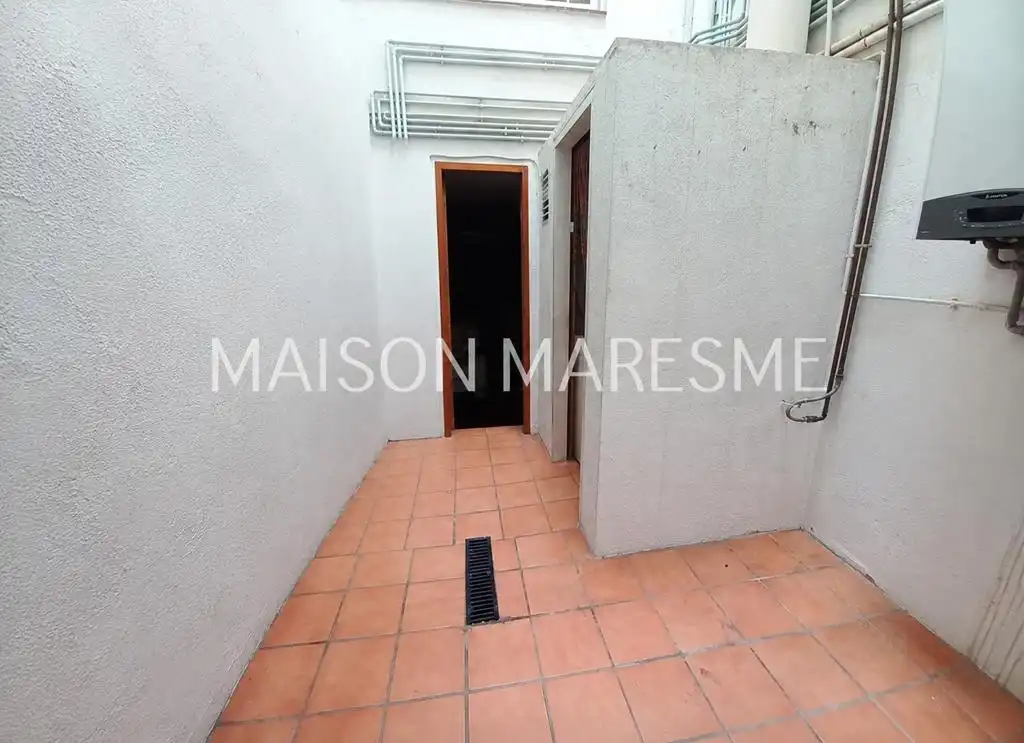 Außenansicht von Maisonette zum Verkauf in Canet de Mar mit Balkon