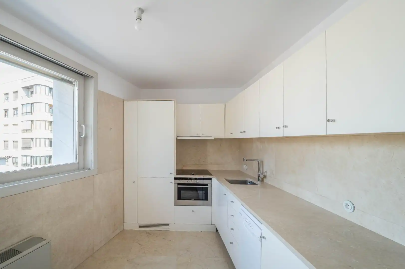 Cocina de Piso en venta en Granada con Calefacción, Parquet y Alarma