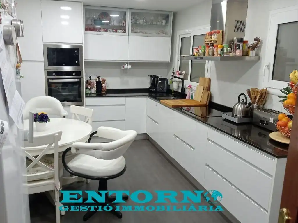 Piso con terraza en venta en Centre