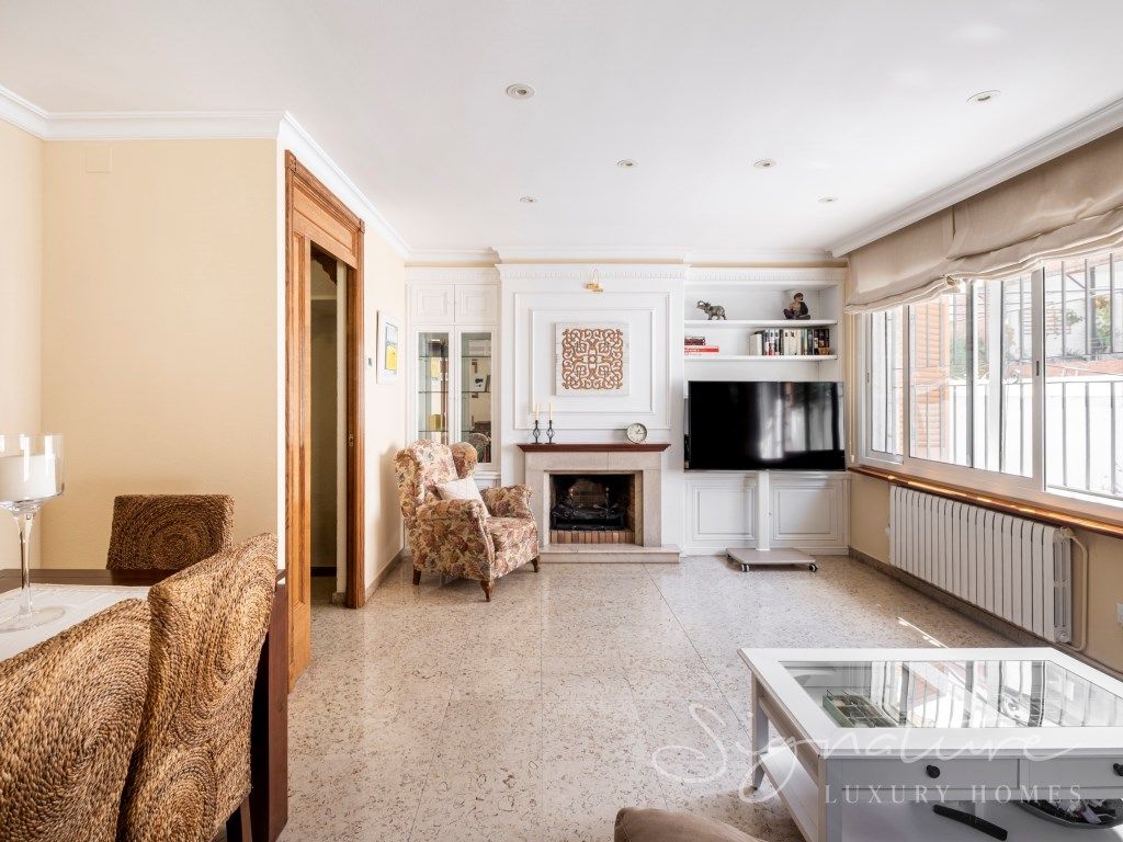 Sala de estar de Casa adosada en venta en Cerdanyola del Vallès con Aire acondicionado, Jardín privado y Terraza