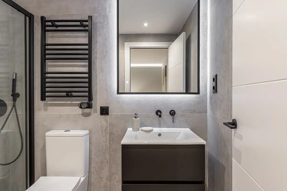 Baño de Planta baja en venta en Madrid con Aire acondicionado, Calefacción y Trastero