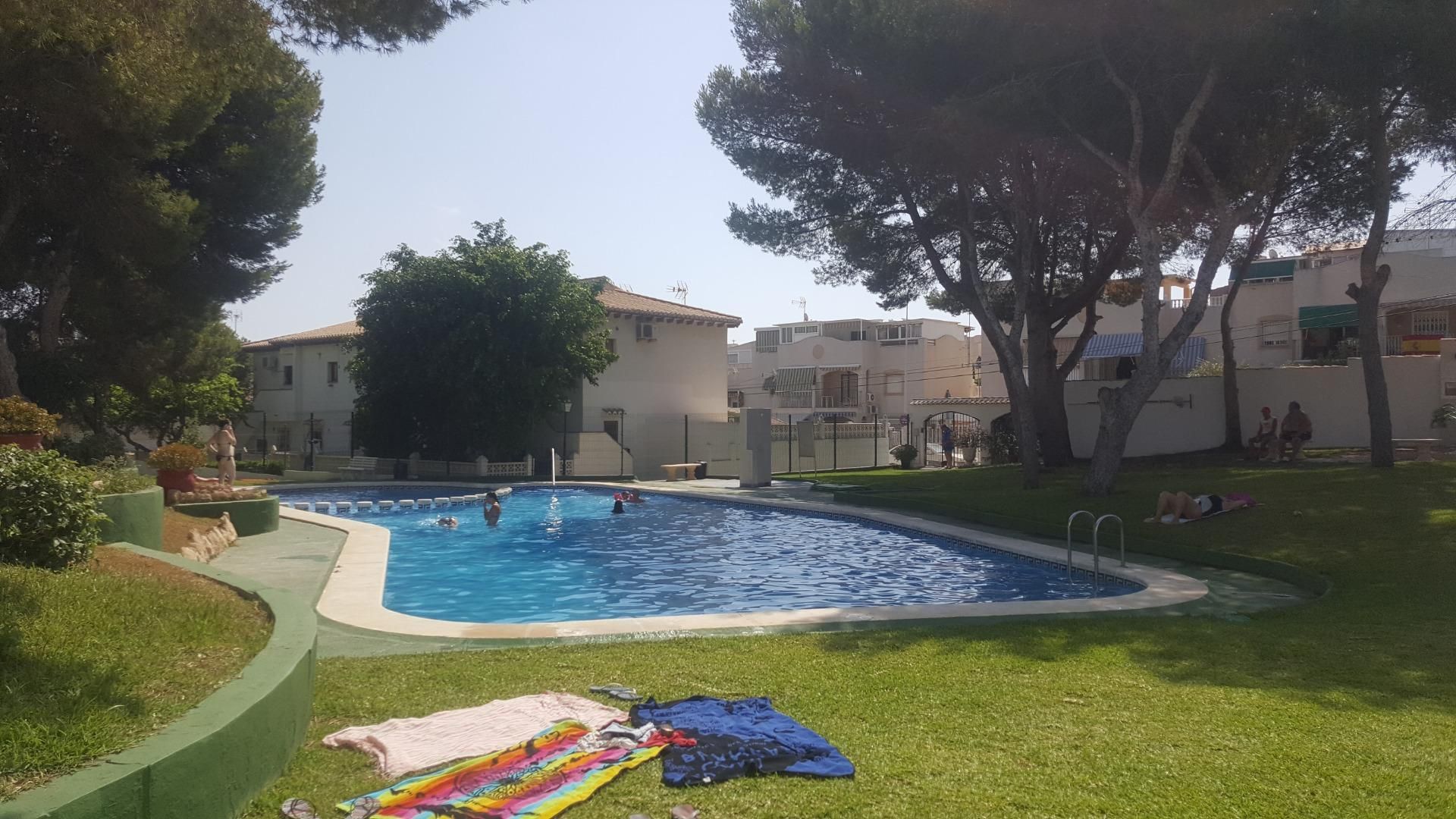 Piscina de Casa o chalet en venta en Torrevieja con Aire acondicionado, Jardín privado y Amueblado