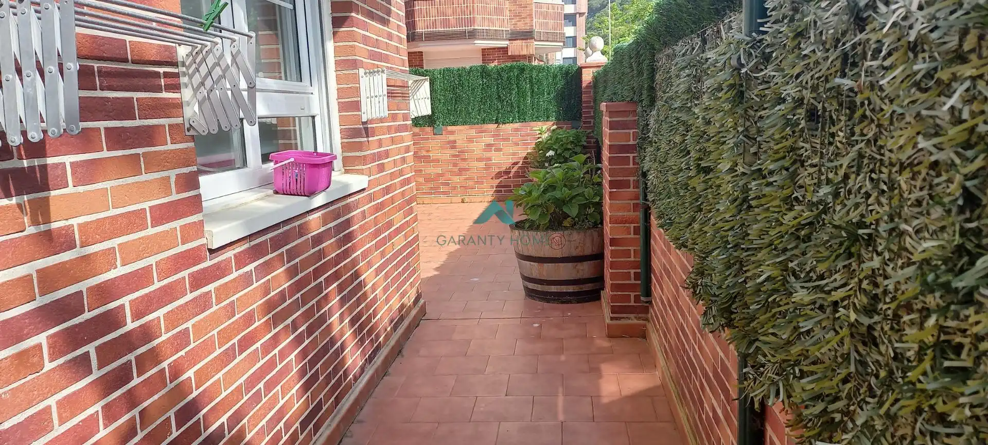 Terrasse von Erdgeschoss zum Verkauf in Santoña mit Heizung und Privatgarten