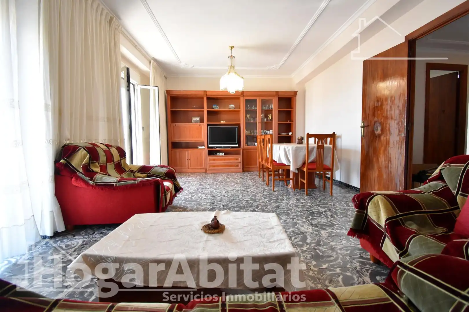 Wohnzimmer von Dachboden zum Verkauf in Oliva mit Terrasse und Möbliert