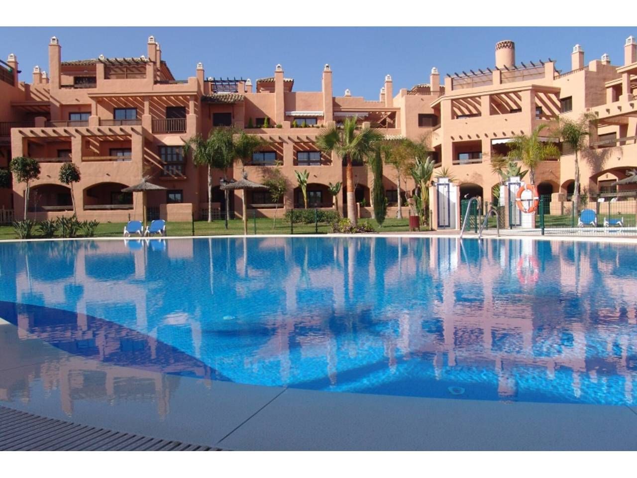 Vista exterior de Pis de lloguer en Estepona amb Aire condicionat, Calefacció i Terrassa