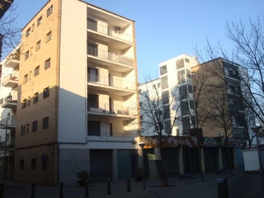 Vista exterior de Pis en venda en Salt amb Terrassa i Balcó