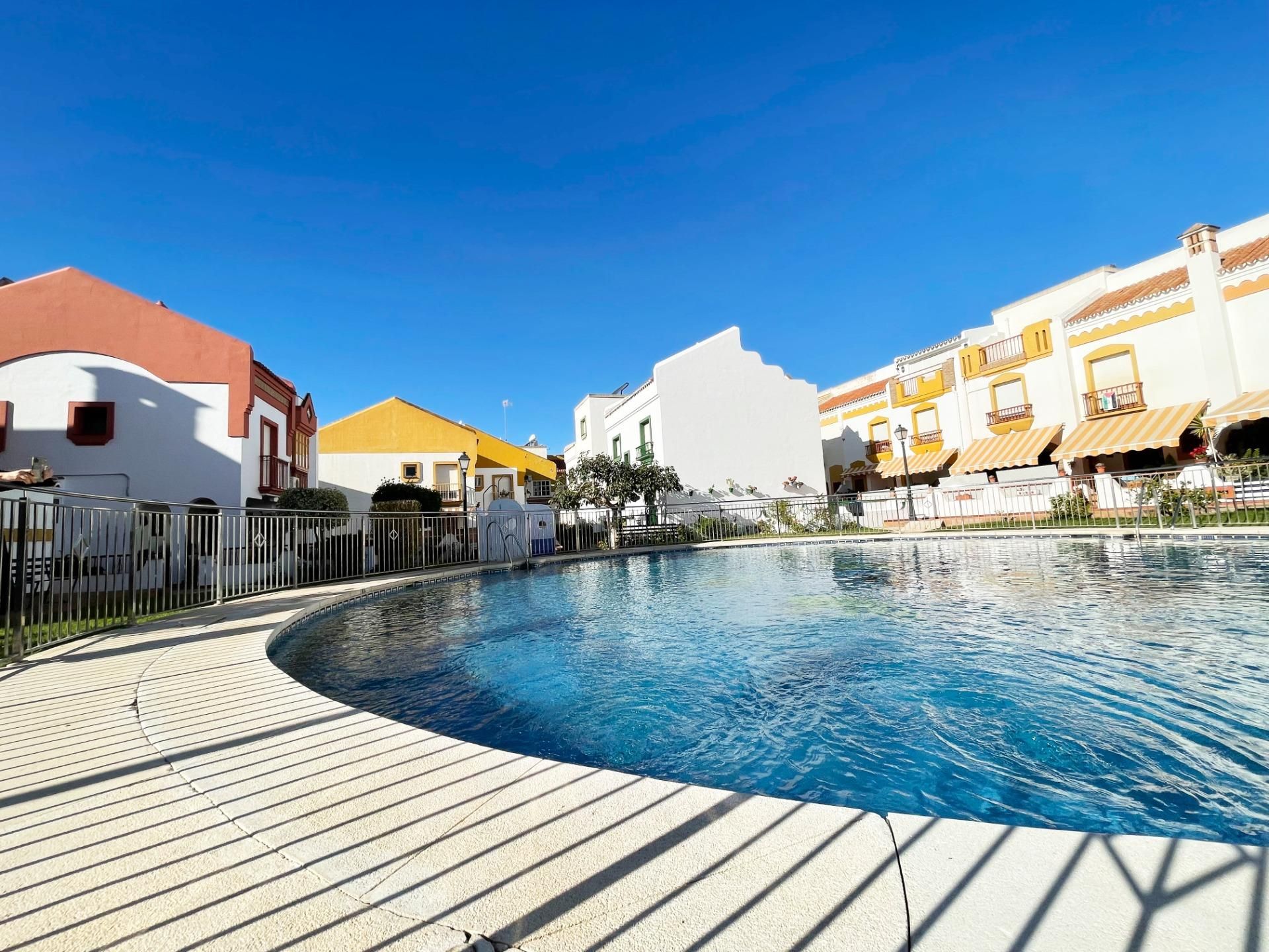 Piscina de Casa adosada en venda en Vélez-Málaga