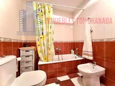 Bany de Pis en venda en Churriana de la Vega amb Traster i Piscina comunitària