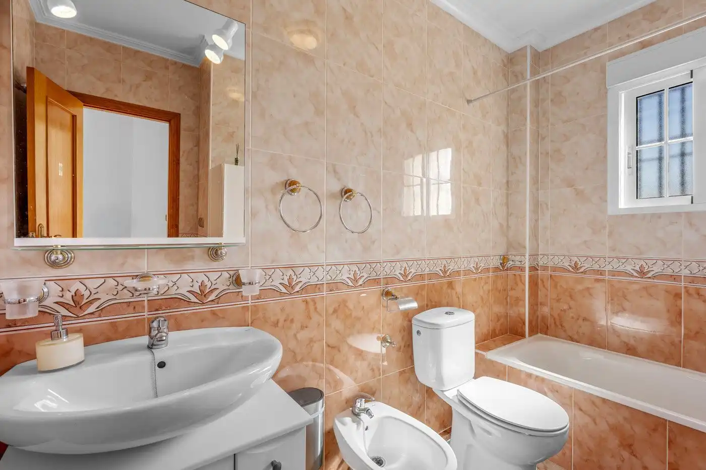 Baño de Casa adosada en venta en Orihuela con Aire acondicionado, Jardín privado y Terraza
