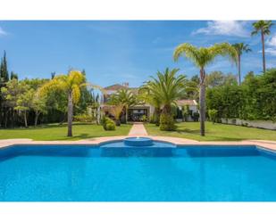 Jardí de Casa o xalet de lloguer en Marbella amb Aire condicionat, Terrassa i Piscina