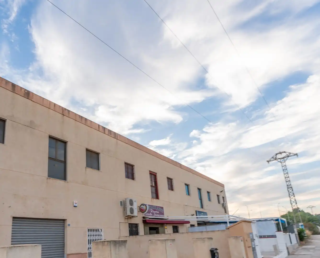 Vista exterior de Nave industrial en venta en Aspe