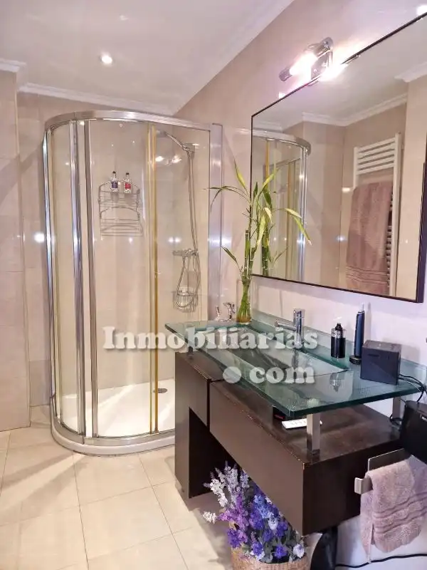 Baño de Ático en venta en Castro-Urdiales con Calefacción, Parquet y Trastero