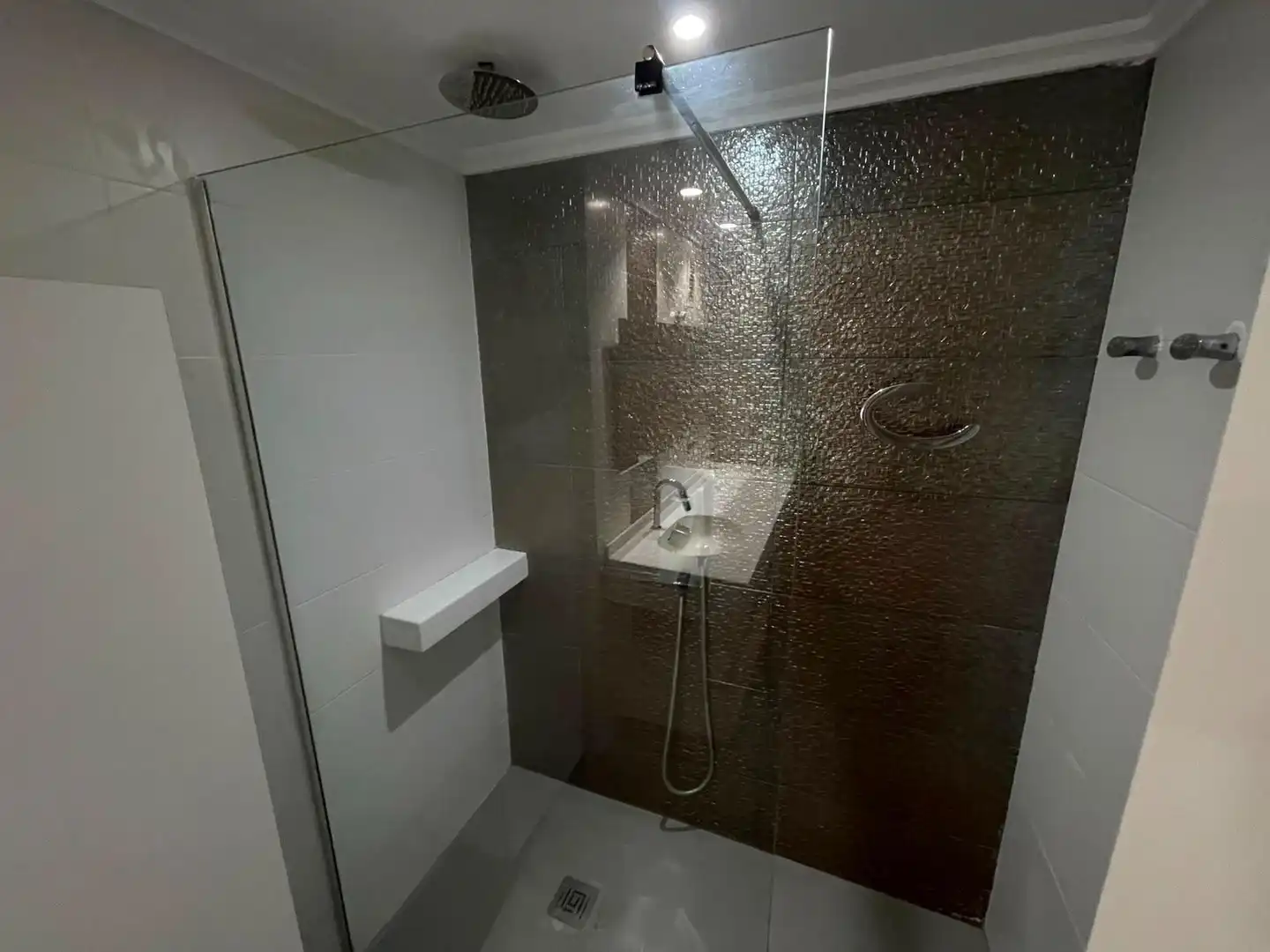 Bathroom of Duplexes for rent in Valencia  with Parquet flooring, Terrace and Furnished