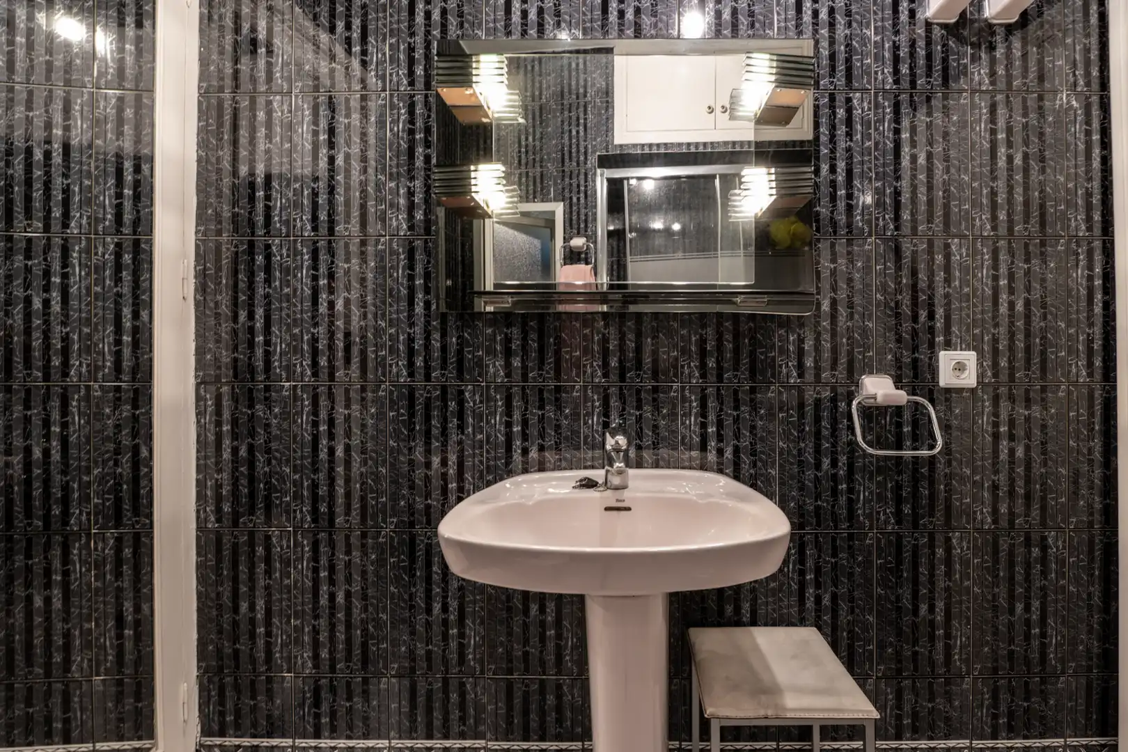 Bathroom of Apartments for sale in Marbella  with Air Conditioner, Terrace and Furnished