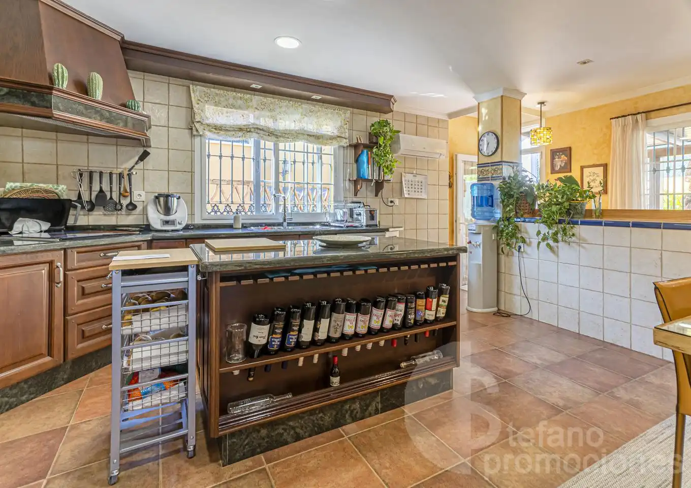 Cuina de Casa o xalet en venda en Málaga amb Aire condicionat, Jardí privat i Terrassa