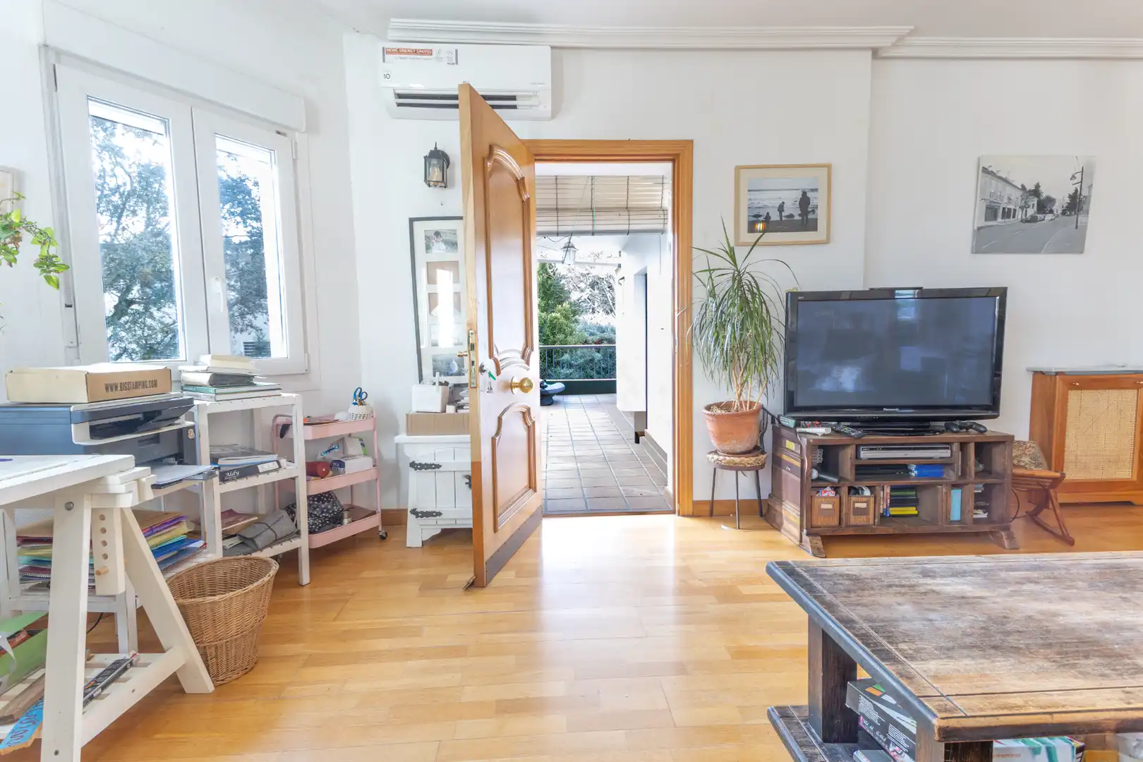 Living room of Houses for sale in Villanueva de la Cañada  with Air Conditioner, Heating and Private garden