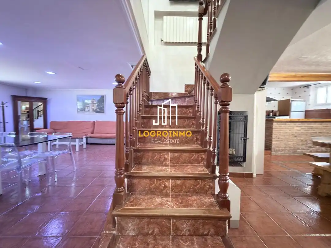Casa o chalet en venta en El Redal con Calefacción, Trastero y Piscina