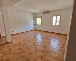 Living room of Flat for sale in Parla  with Air Conditioner, Heating and Private garden