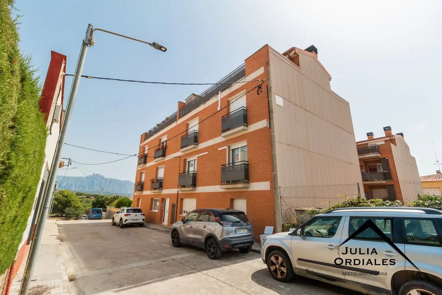 Vista exterior de Pis en venda en Els Hostalets de Pierola amb Calefacció, Parquet i Terrassa