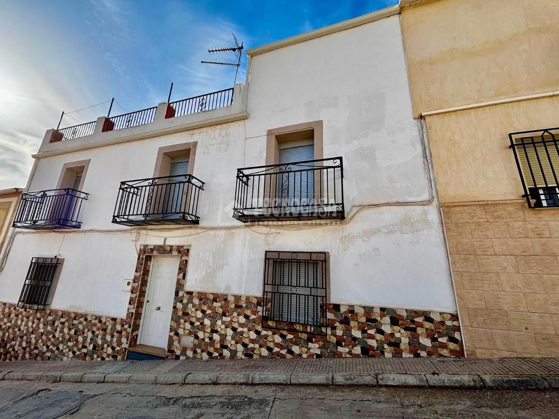 Exterior view of Single-family semi-detached for sale in Cabra del Santo Cristo  with Air Conditioner and Heating