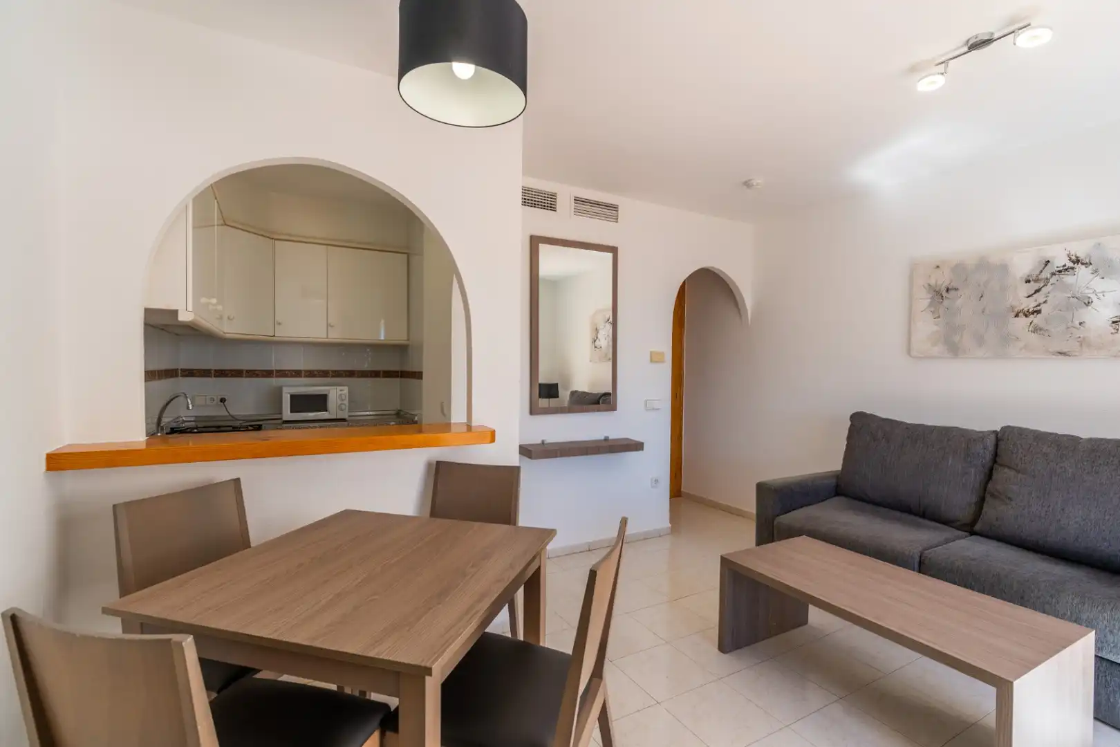 Bungalow con piscina en venta en Zona Pueblo, imagen 5