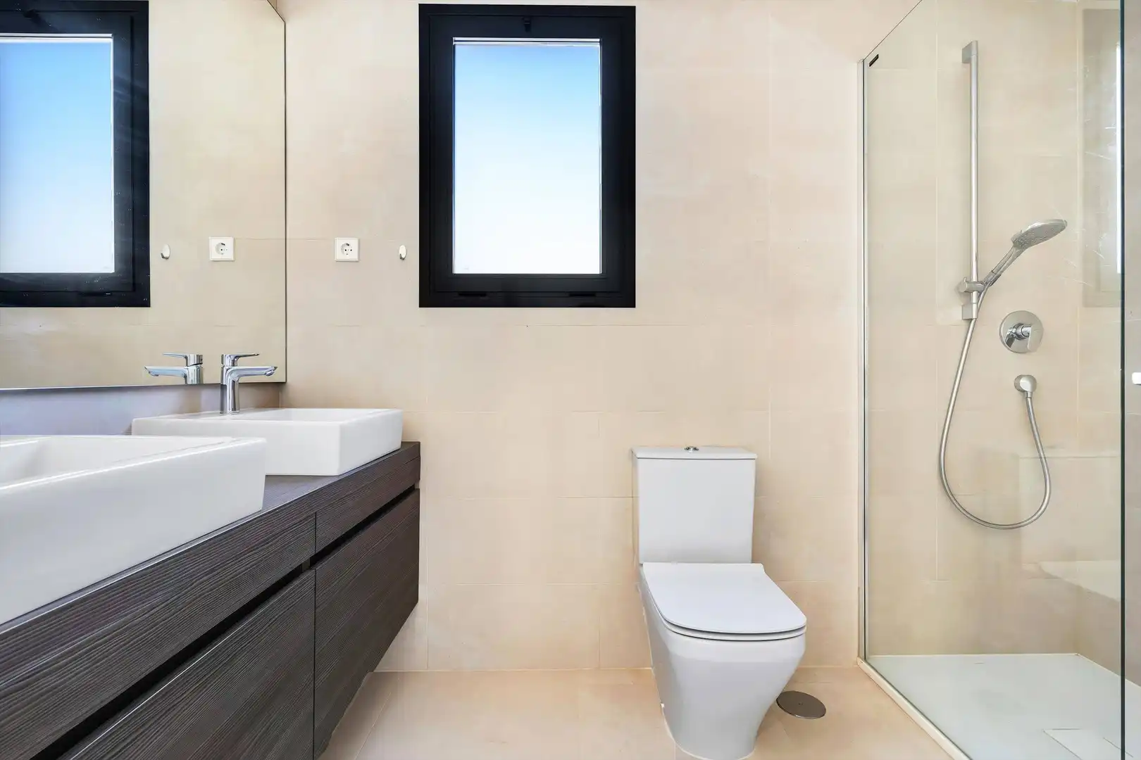 Bany de Apartament en venda en Fuengirola amb Aire condicionat, Jardí privat i Terrassa