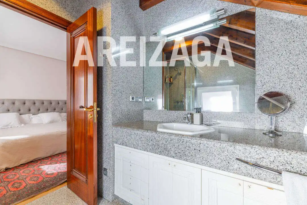 Bany de Casa o xalet en venda en Donostia - San Sebastián  amb Aire condicionat, Calefacció i Terrassa