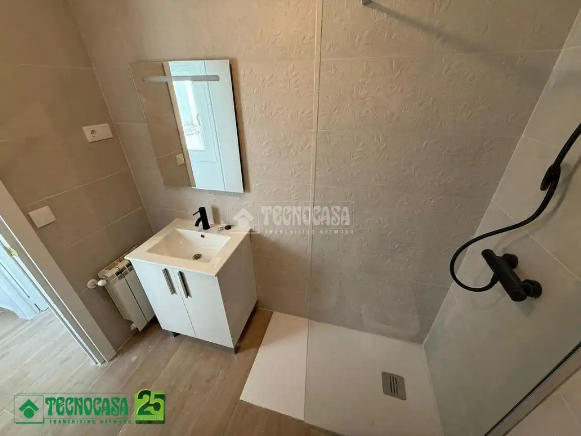 Bathroom of Flat for sale in Ciudad Real  with Air Conditioner, Heating and Terrace
